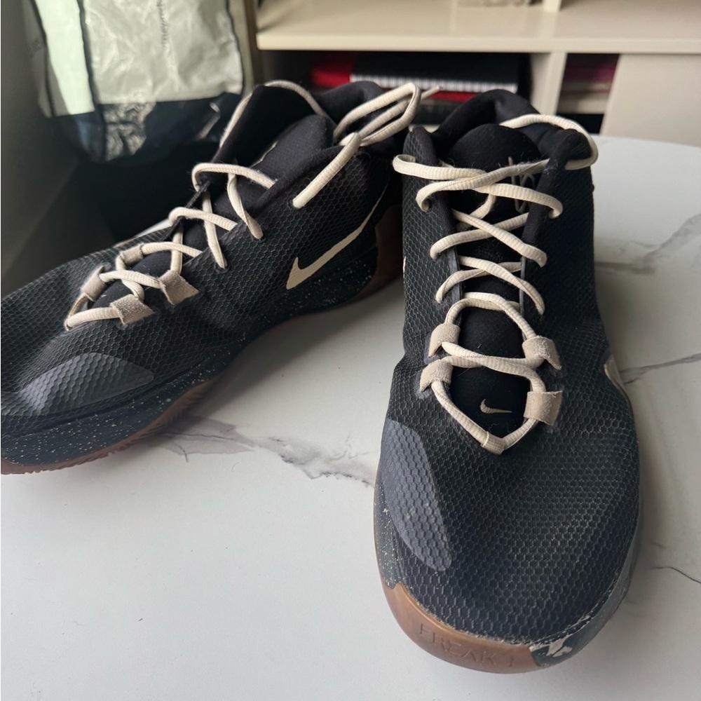 Nike Men 15 High Top Athletic Sneakers - Picture 12 of 12